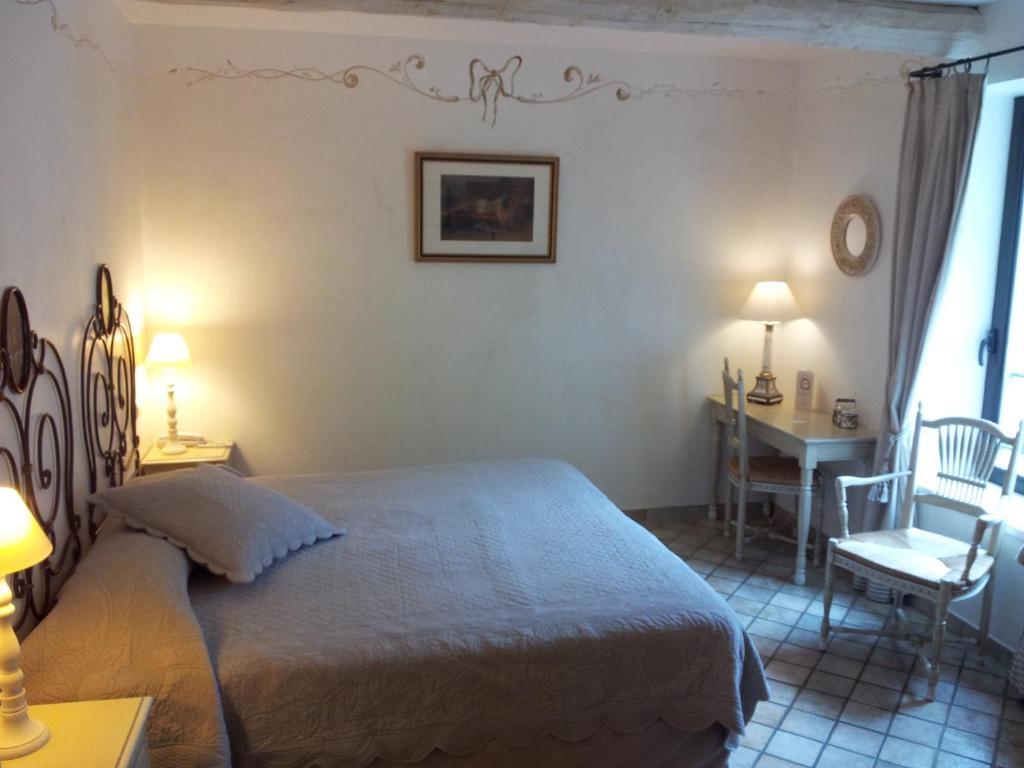 Hotel Du Poete Fontaine-de-Vaucluse Room photo