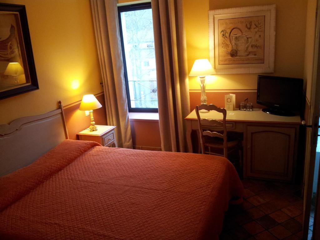 Hotel Du Poete Fontaine-de-Vaucluse Room photo