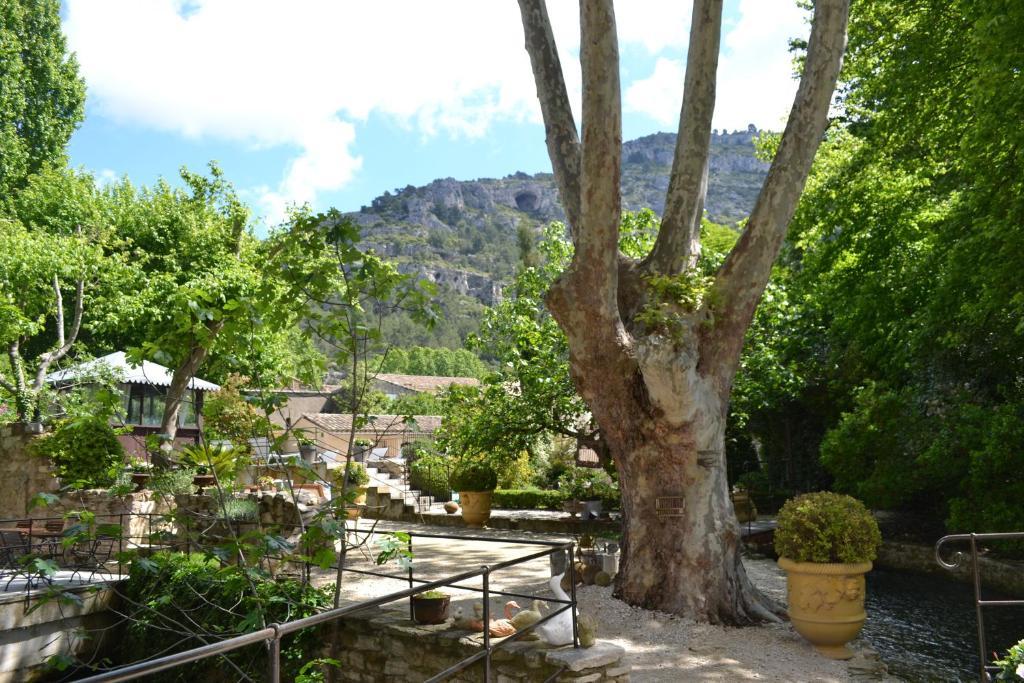 Hotel Du Poete Fontaine-de-Vaucluse Exterior photo