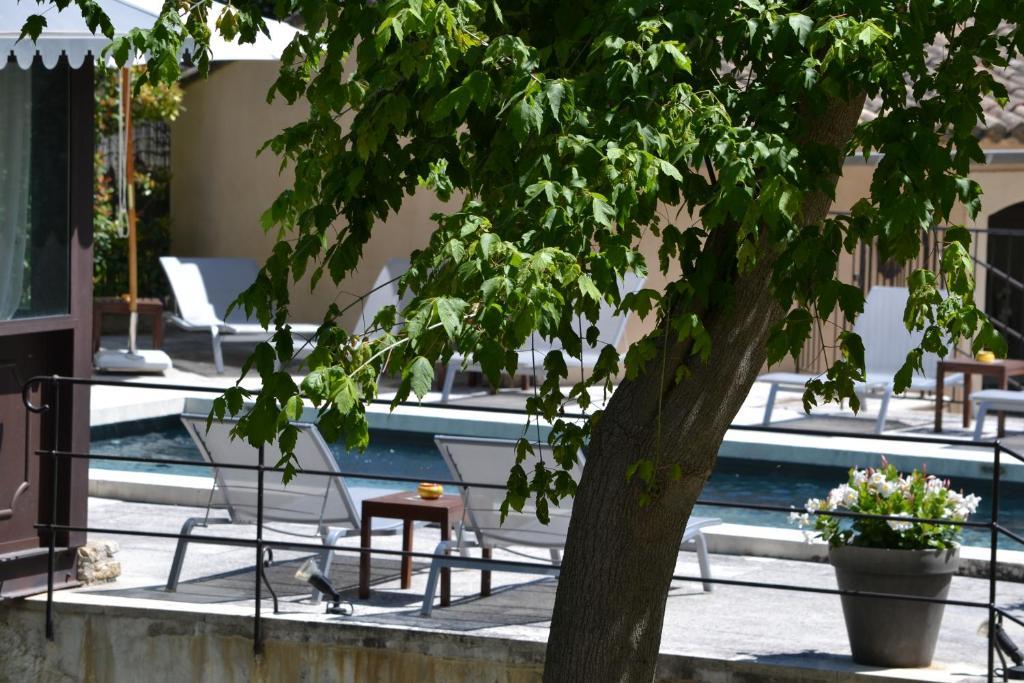 Hotel Du Poete Fontaine-de-Vaucluse Exterior photo