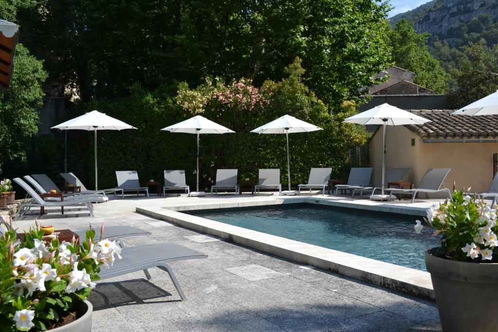 Hotel Du Poete Fontaine-de-Vaucluse Exterior photo