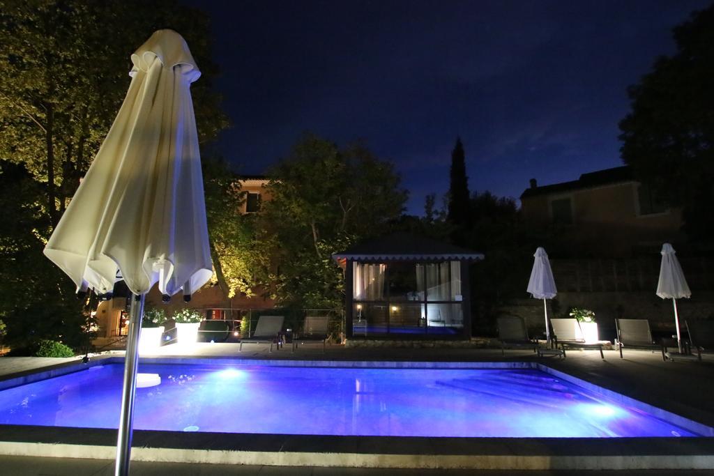 Hotel Du Poete Fontaine-de-Vaucluse Exterior photo