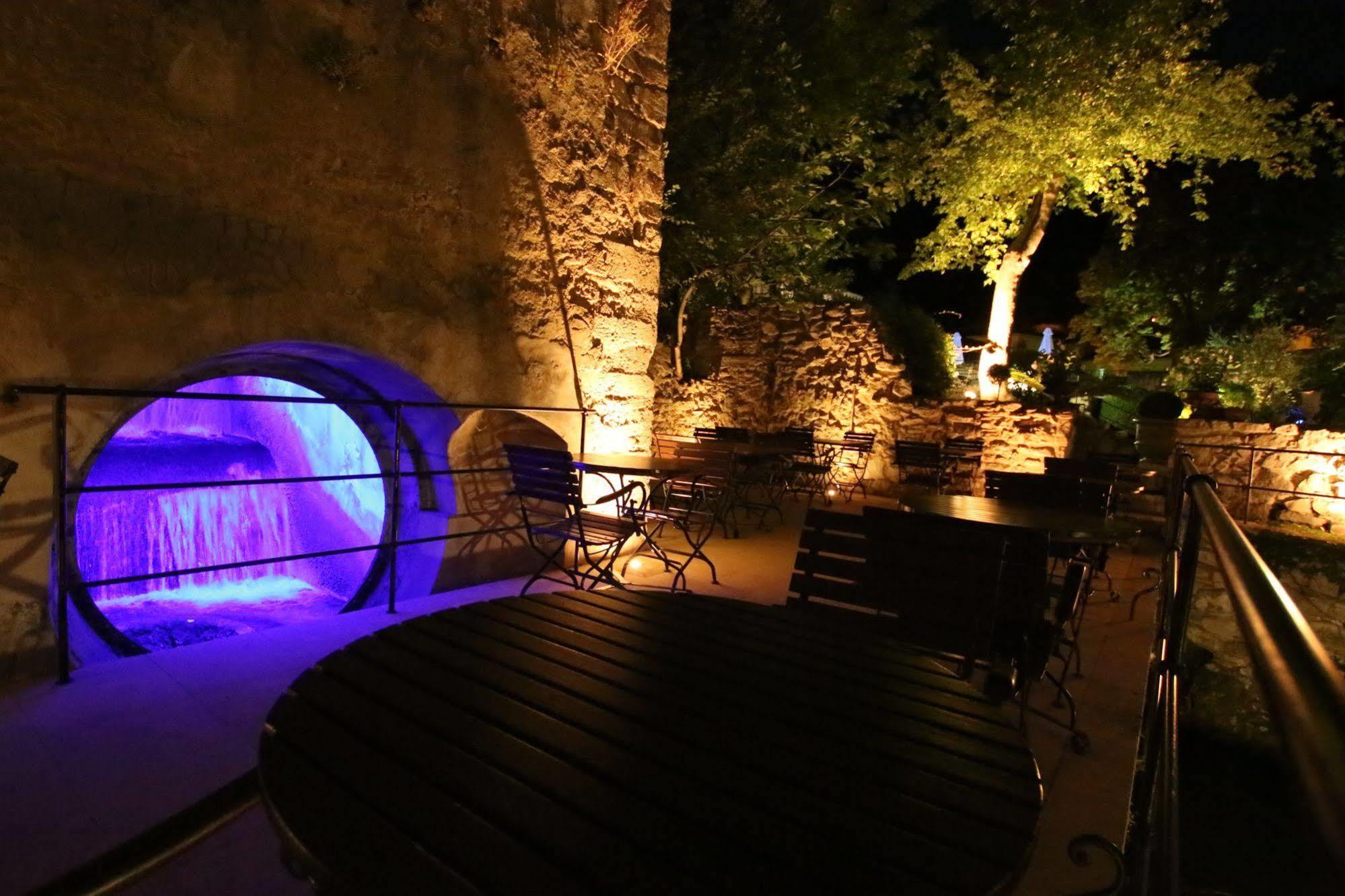 Hotel Du Poete Fontaine-de-Vaucluse Exterior photo